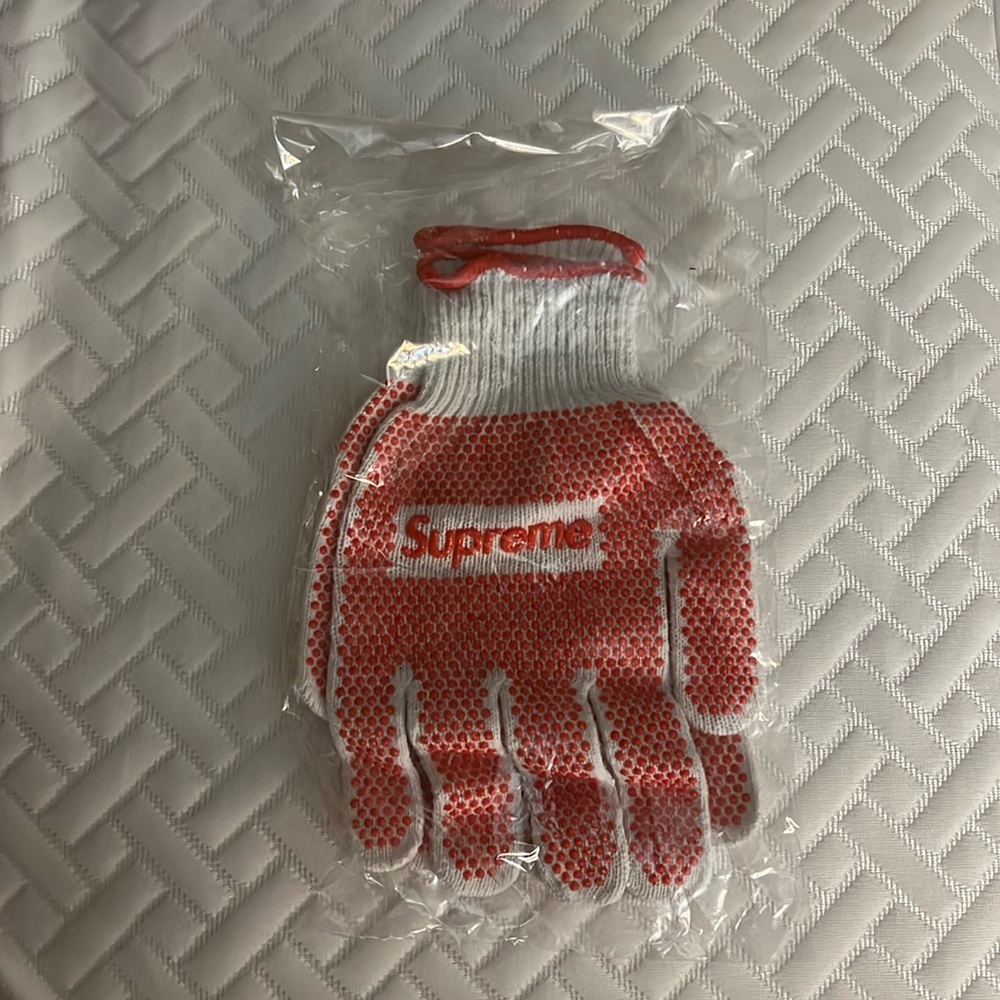 Supreme grip work gloves